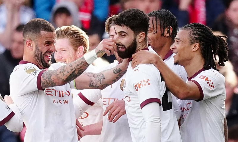 Manchester City còn "bốn trận chung kết"